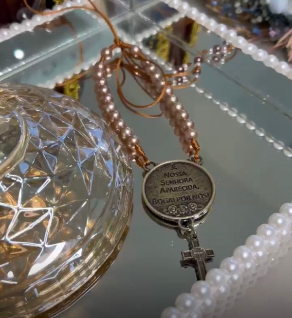 Terço de retrovisor de carro Nossa Senhora